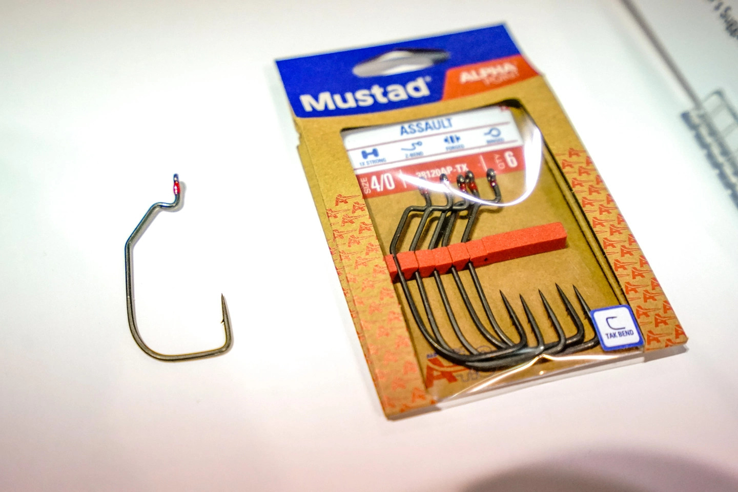 Mustad AlphaPoint® Assault Wide Gap Hook_format.jpg